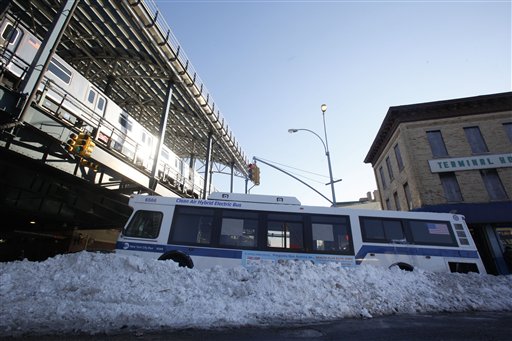 
 People are bundled against the cold as they hurry to board a train at the Princeton Junction station Tuesday, Dec. 28, 2010, in West Windsor, N.J. The weekend storm has disrupted train schedules. (AP Photo/Mel Evans)
 
