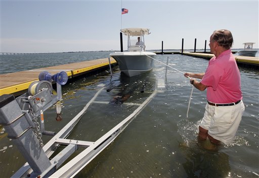 
 Joe Murray, of Snowcamp, N.C., right, helps friend Dick Grubar, of Greensboro, N.C., left, remove his boat from the water for protection as Hurricane Earl heads toward the eastern coast in Atlantic Beach, N.C., Wednesday, Sept. 1, 2010. (AP Photo/Chuck Burton)
 