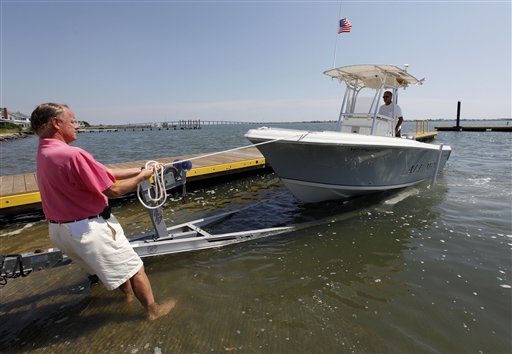 
 Joe Murray, of Snowcamp, N.C., left, helps friend Dick Grubar, of Greensboro, N.C., right, remove his boat from the water for protection as Hurricane Earl heads toward the eastern coast in Atlantic Beach, N.C., Wednesday, Sept. 1, 2010. (AP Photo/Chuck Burton)
 