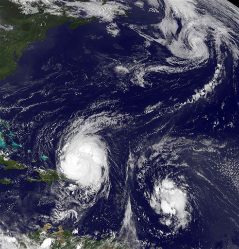 
 Senior hurricane specialist Lixion Auila studies computers at the National Hurricane Center in Miami, Wednesday, Sept. 1, 2010 as powerful Hurricane Earl wheels toward the East Coast, driving tourists from North Carolina vacation islands and threatening damaging winds and waves up the Atlantic seaboard over Labor Day weekend.(AP Photo/J Pat Carter)
 