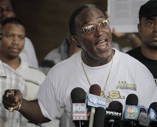 
 Former gang member Reginald Akkeem Barry Sr., speaks at a news conference, joined by several, current and former gang members Thursday, Sept. 2, 2010, in Chicago. (AP Photo/M. Spencer Green)
 