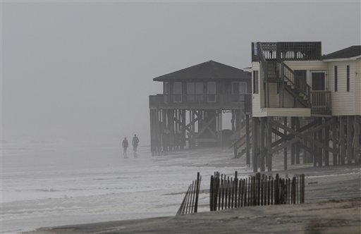
 Wind and surf move in on beachfront houses in Nags Head, N.C., Thursday, Sept. 2, 2010 as Hurricane Earl moves up the east coast. (AP Photo/Gerry Broome)
 