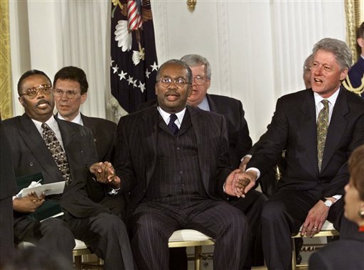 
 FILE - In a Nov. 9, 1999 file photo, President Clinton sings with Jefferson Thomas, far left, and Ernest Green, center, at the conclusion of a Congressional Gold Medal ceremony in the White House, to honor them and the other members of The Little Rock Nine. Jefferson Thomas died Sunday, Sept. 5, 2010 in Columbus, Ohio, said fellow Little Rock Nine member Minnijean Trickey Brown. He was 68. (AP Photo/J. Scott Applewhite, File)
 