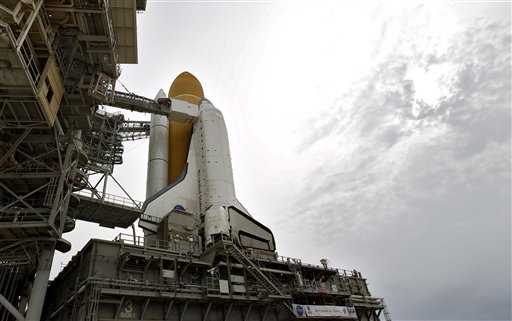 The space shuttle Atlantis sits on Kennedy Space Centers Launch Pad ...
