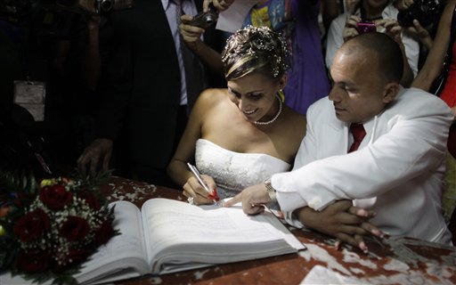 Transsexual Wendy Iriepa arrives for her wedding with best man