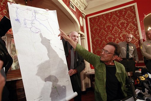 
 Missing hiker Ed Rosenthal, points to a map showing the area into which he strayed and became lost inside Joshua Tree National Park during a news conference Tuesday Oct. 5, 2010 in Los Angeles. (AP Photo/Damian Dovarganes)
 