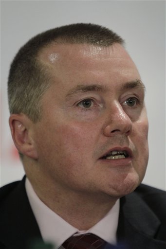 
 Launching a new transatlantic air business, British Airways' CEO Willie Walsh talks during a news conference to announce the launch of the transatlantic joint business with American Airlines and Iberia, in central London, Wednesday Oct. 6, 2010. (AP Photo/Lefteris Pitarakis)
 