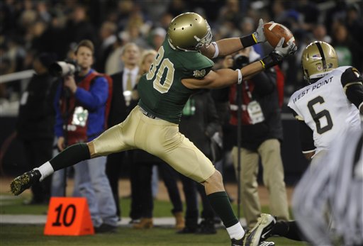 
 Notre Dame's Tyler Eifert, left, catches a 31-yard touchdown pass from quarterback Tommy Rees in front of Army's Donovan Travis to put Notre Dame ahead 16-3 in the second quarter of an NCAA college football game at Yankee Stadium in New York, Saturday, Nov. 20, 2010. The extra point made it 17-3. (AP Photo/Henny Ray Abrams)
 