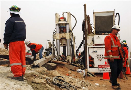 
 In this photo released by Chile's government, men work on a new drill to be used in the rescue operation of 33 trapped miners at the San Jose mine in Copiapo, Chile, Tuesday Aug. 31, 2010. Thirty-three men stuck far underground are now the longest-trapped miners in recent history as a huge drill begins digging a planned escape route. The miners have been trapped since Aug. 5. (AP Photo/Chilean Government)
 