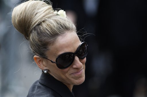 
 U.S. actress Sarah Jessica Parker after the memorial service for Alexander McQueen at St Paul's Cathedral in London, Monday, Sept. 20, 2010, which took place during London Fashion Week. (AP Photo/Sang Tan)
 