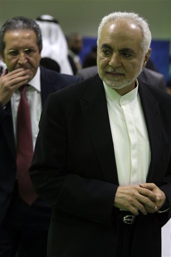 
 Imam Feisal Abdul Rauf, right, during an Iftar ceremony hosted by Dubai School of Government in Dubai, United Arab Emirates, Tuesday Aug. 31, 2010. (AP Photo/Kamran Jebreili)
 