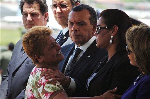 
 Honduras' President Porfirio Lobo, center, and First Lady Rosa de Lobo, second from right, embrace a relative of one of the 16 Hondurans who were killed in Mexico while trying to reach the US border at a ceremony where the victims' remains were returned to their families in Tegucigalpa, Honduras, Wednesday Sept. 1, 2010. The bodies of 72 Central and South American migrants, who were allegedly killed by a Mexican drug cartel, were found within 100 miles of the U.S. border on Aug. 24. (AP Photo/Fernando Antonio)
 
