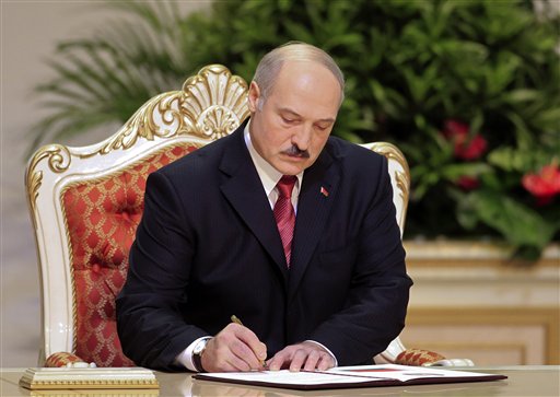 
 Belarusian President Alexander Lukashenko signs the inauguration certificate during his inauguration ceremony in Minsk, Friday, Jan. 21, 2011. (AP Photo/Vasily Fedosenko, Pool)
 