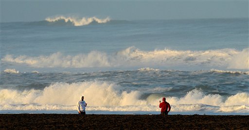 
 With a tsunami warning in effect for Northern California, two men watch the waves at San Francisco's Ocean Beach on Friday, March 11, 2011. The tsunami warnings came after a 8.9-magnitude earthquake struck Japan. (AP Photo/Noah Berger)
 