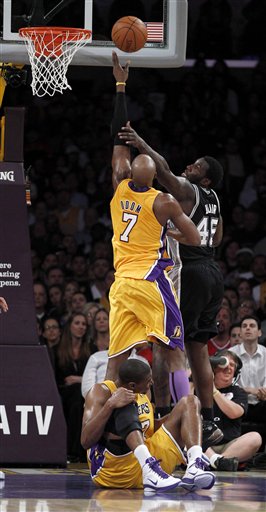 
 Los Angeles Lakers' Andrew Bynum holds his knee on the floor after being hurt as teammate Lamar Odom and San Antonio Spurs' DeJuan Blair reach for a rebound during the first half of an NBA basketball game in Los Angeles, Tuesday, April 12, 2011. (AP Photo/Chris Carlson)
 