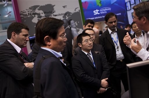 
 Visitors attend a briefing at the world's largest mobile phone trade show in Barcelona, Spain, Thursday March 1, 2012. (AP Photo/Emilio Morenatti)
 