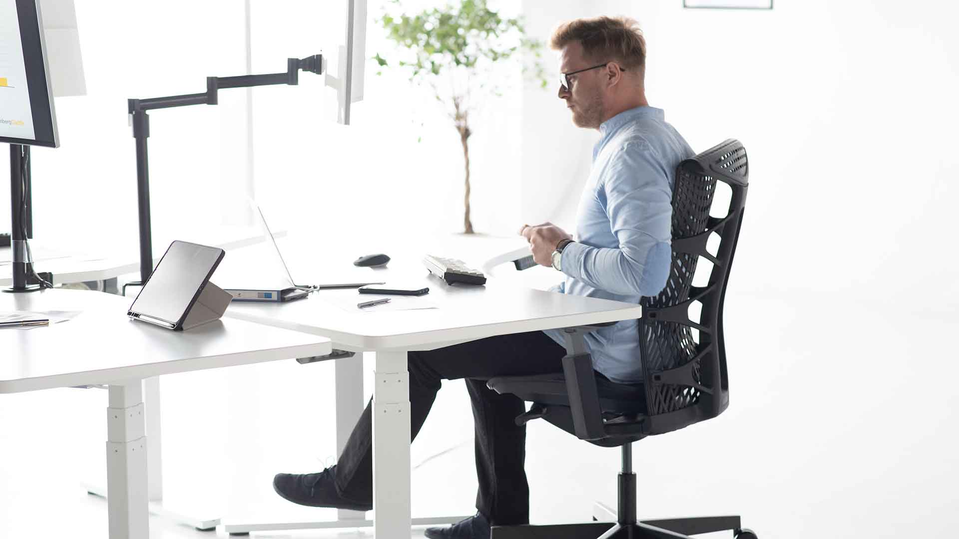 A Guide to Choosing a High-Tech Office Chair